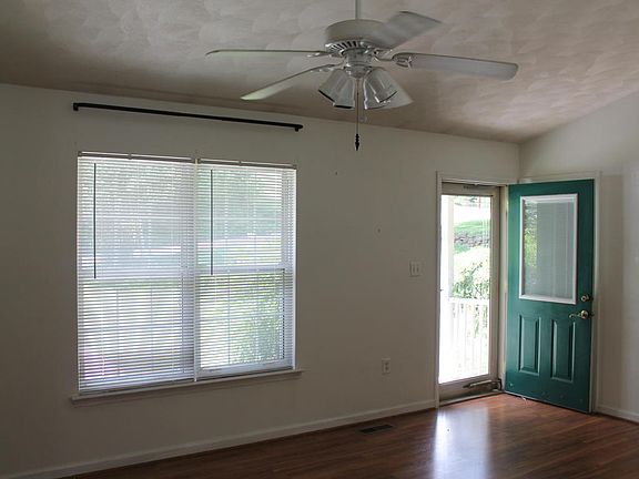 3rd image of 3134 Woodlawn Ave SW