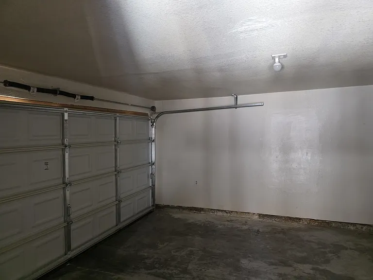 101 W Desert View Dr — Photo 5