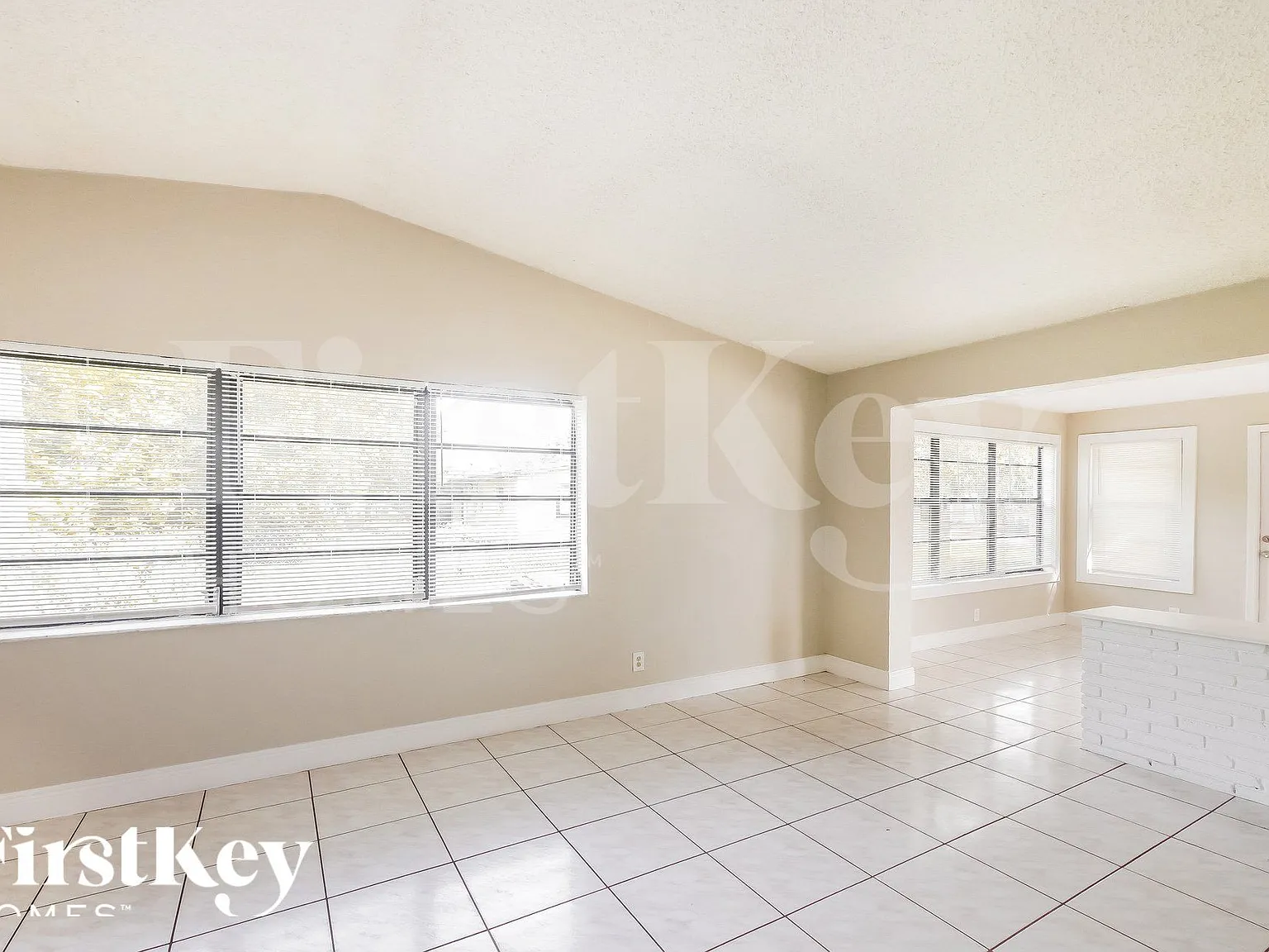 3 bed, 2.0 bath, 1358 sqft, $2,955 — Photo 2