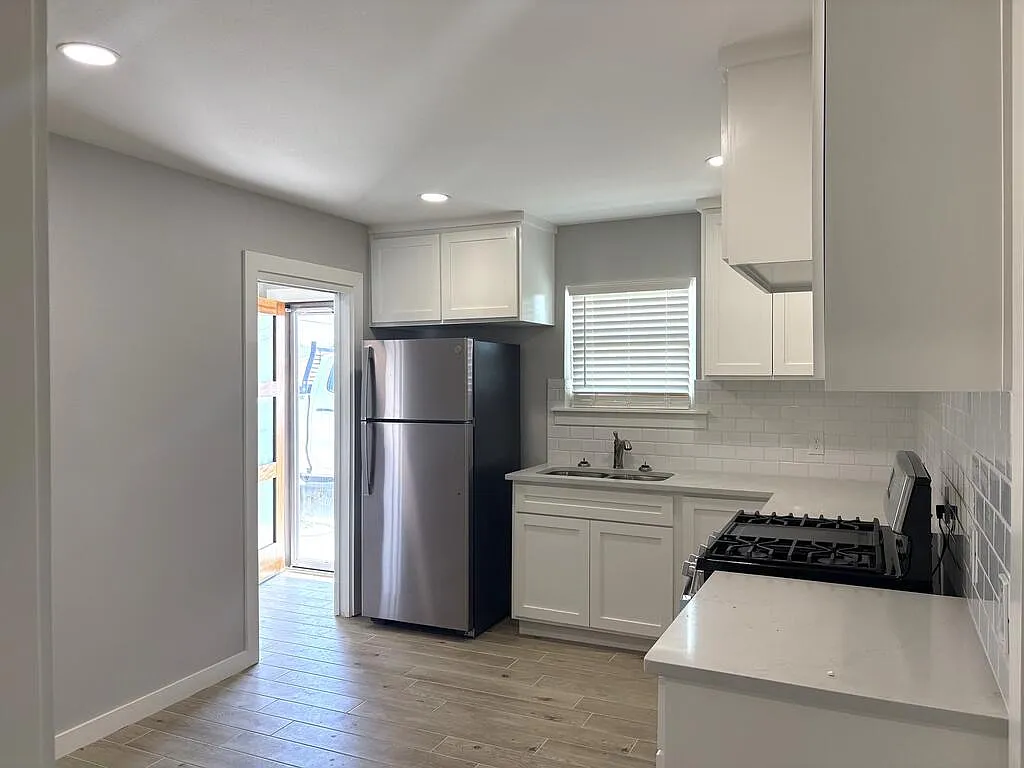 4 bed, 2.0 bath, 1600 sqft, $2,595 — Photo 4