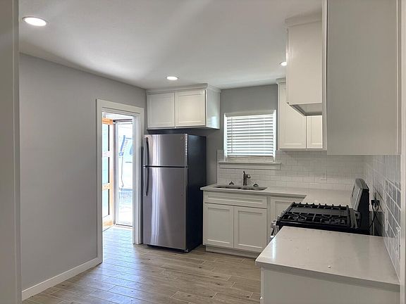 4th image of 209 E Dormard Ave
