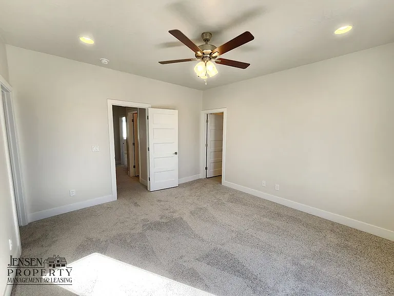 683 E Eureka Aly — Photo 23