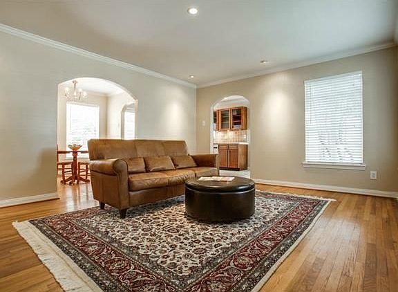 4th image of 810 Clermont Ave