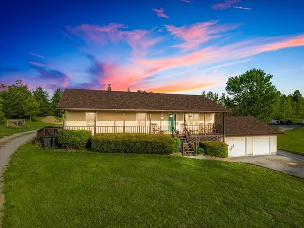 5900 Chicwood Dr, Pulaski, VA 24301