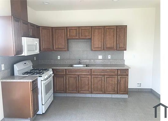 3rd image of 3515 Hyde Park Blvd APT 511