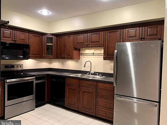 2nd image of 230 N 22nd St #10L