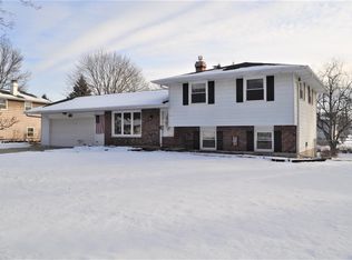2572 Hillside Ln, Green Bay, WI 54302