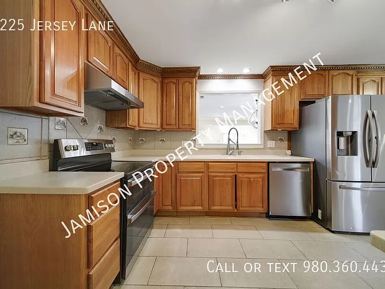 1225 Jersey Ln — Photo 7