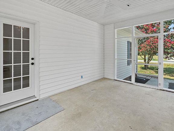 5th image of 1480 Yorkshire Ln