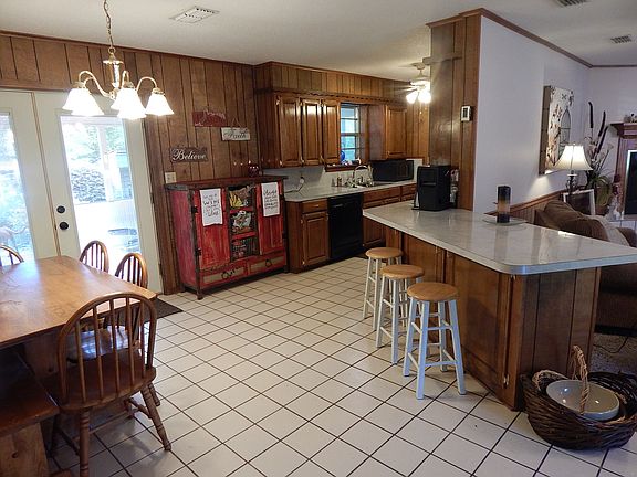 3rd image of 301 Barker St