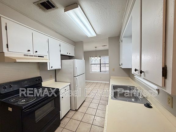 5th image of 15 Raintree Dr #2