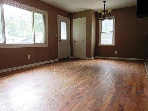 3rd image of 428 Elder St