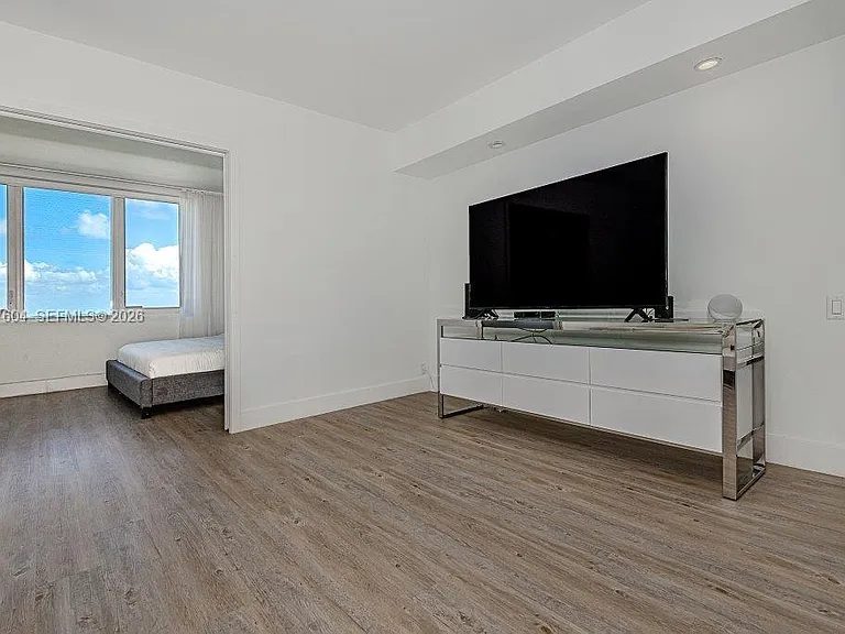 2301 Collins Ave #1528 — Photo 4
