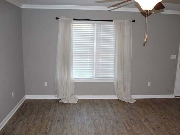 5th image of 131 Squire Cir