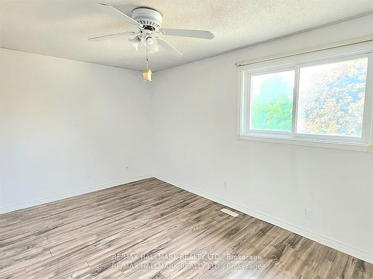 71 Ecclestone Dr #UPPER — Photo 11