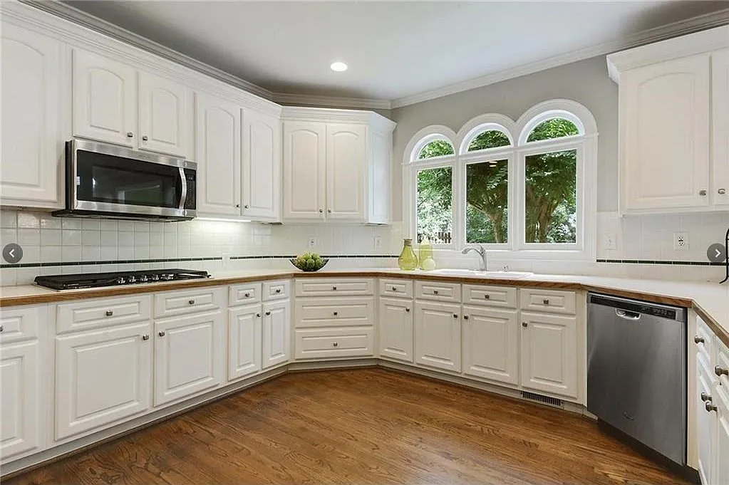 6 bed, 5.0 bath, 3844 sqft, $4,950 — Photo 4