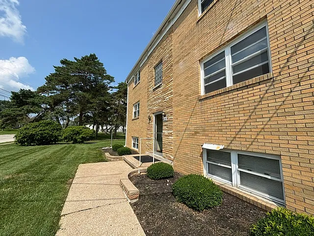Building Photo - 823 Scott Hamilton Ave #1