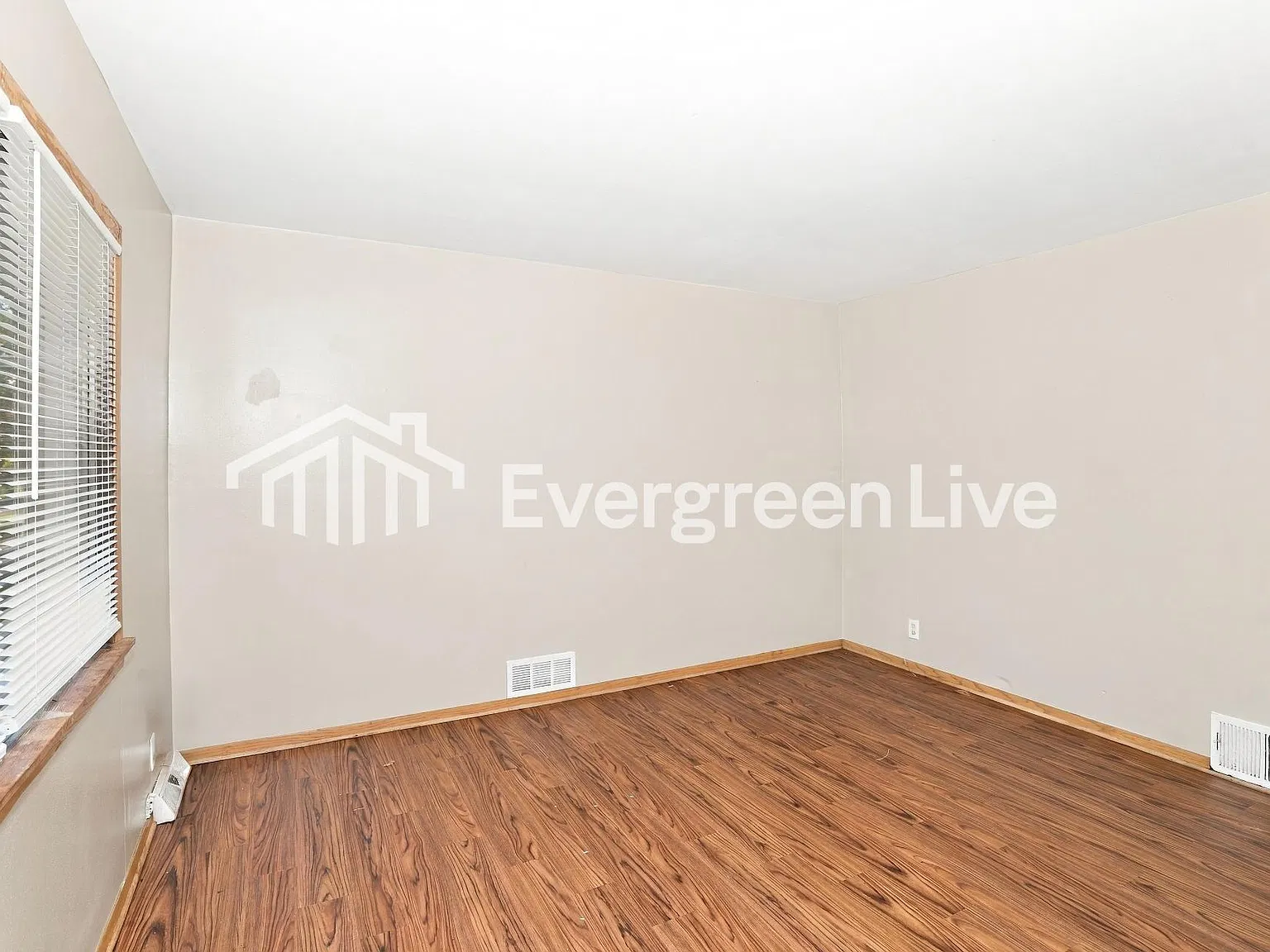 3 bed, 1.0 bath, 1092 sqft, $1,545 — Photo 4