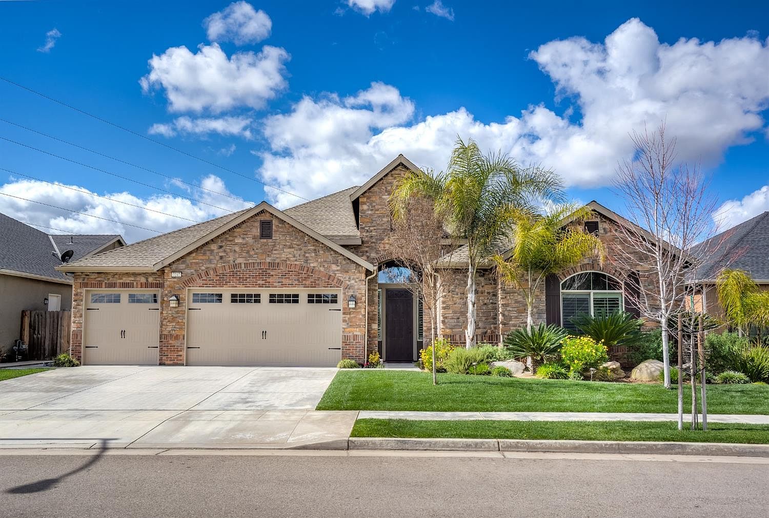 7247 N Riverside Dr, Fresno, CA 93722 | Zillow