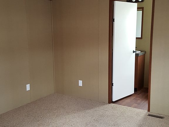 4th image of 226 Logan Dr