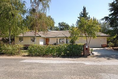 2nd image of 3134 Cambridge Ct