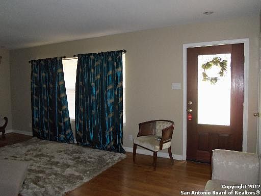 5th image of 122 W COLTON DR