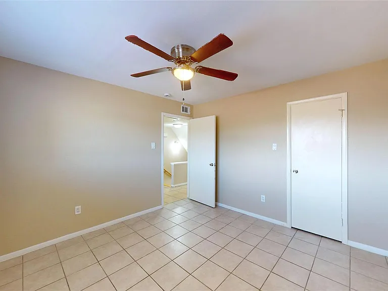 210 W G St — Photo 17