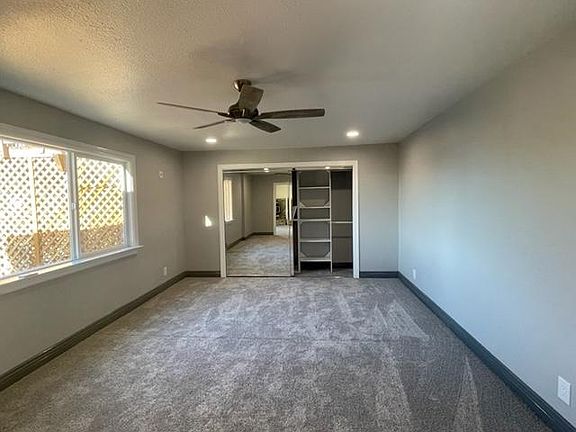 3rd image of 4628 Acacia Way