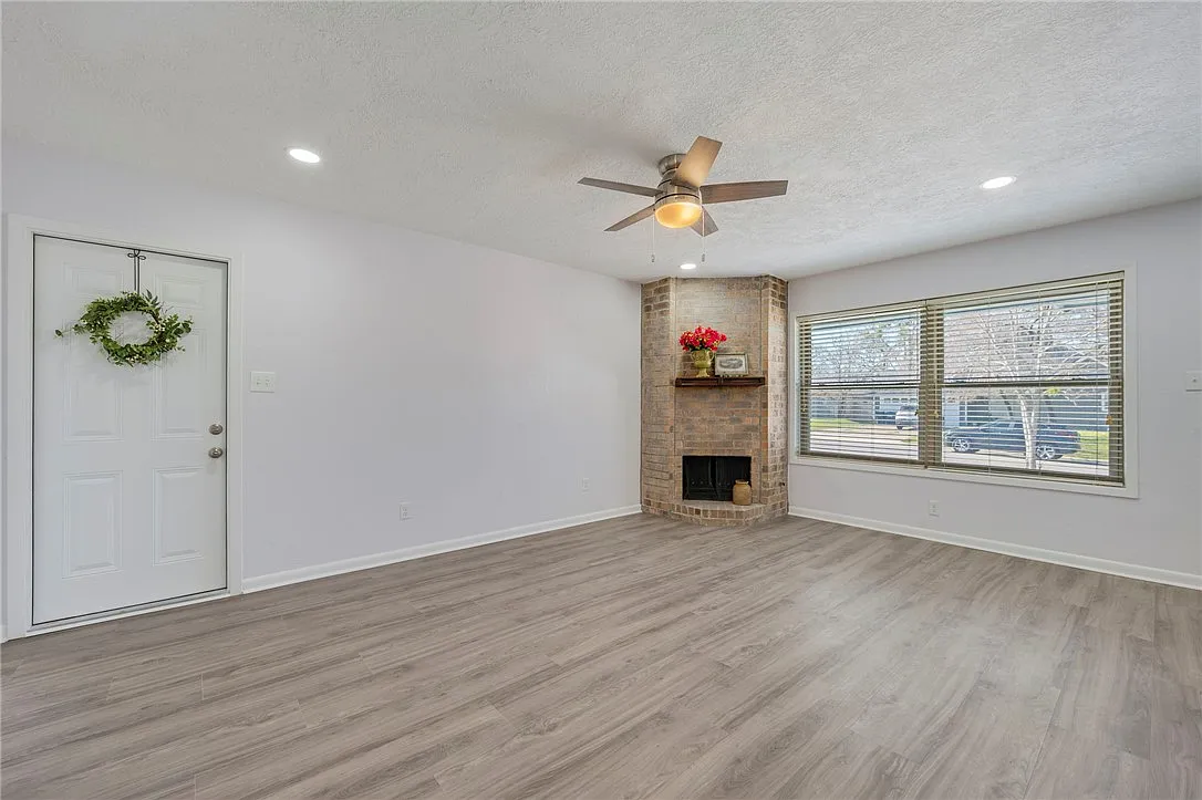 4 bed, 1509 sqft, $2,000 — Photo 2