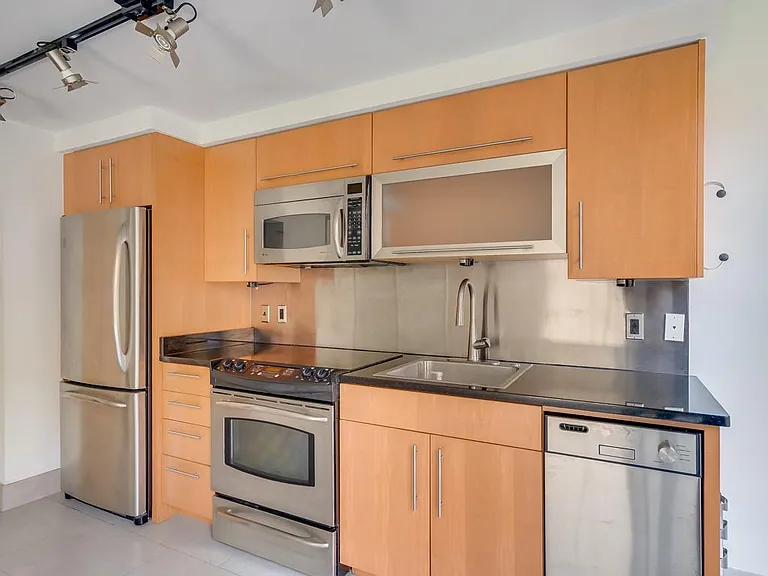 1133 14th St NW #203 — Photo 9