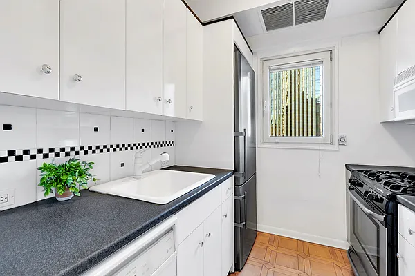 Sold by Bond New York | media 4