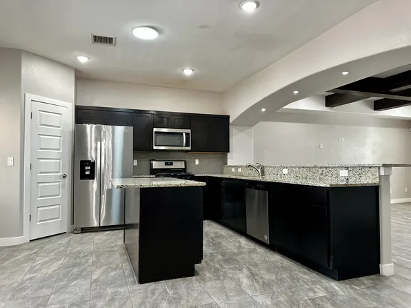 208 Flor Borraja Ln, El Paso, TX 79927