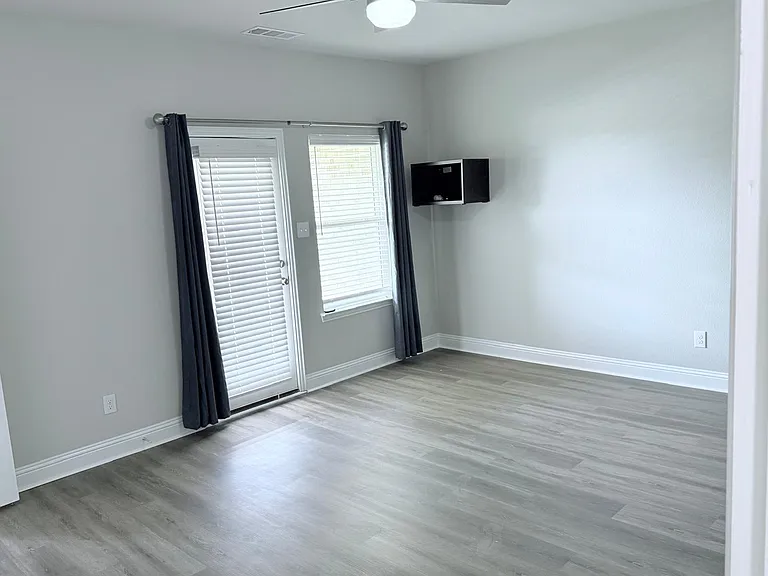 532 Hutchinson Ln — Photo 10