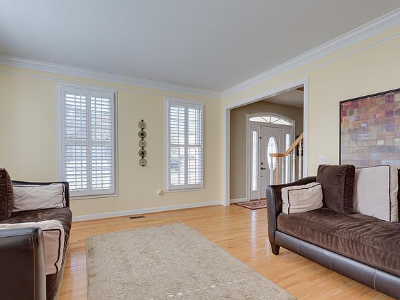 4th image of 16519 Hayes Ln