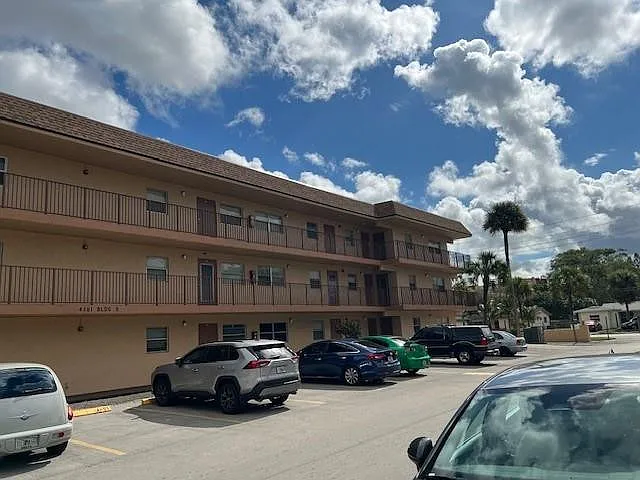 2 bed, 1.5 bath, 812 sqft, $1,800 — Photo 1