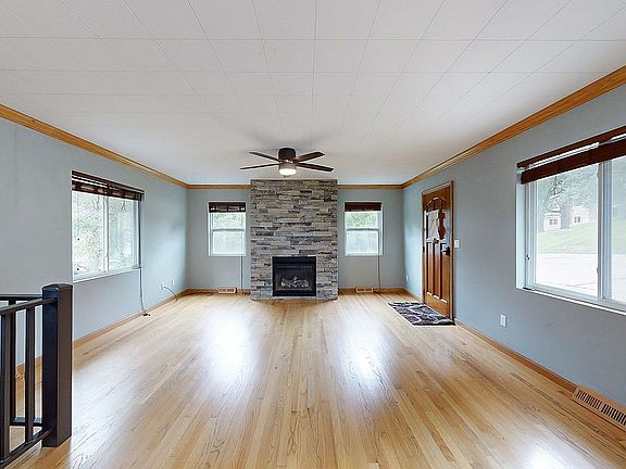 2nd image of 3987 Inwood Ave