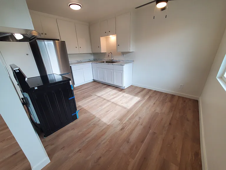 635 Coronado Ave #7 — Photo 3