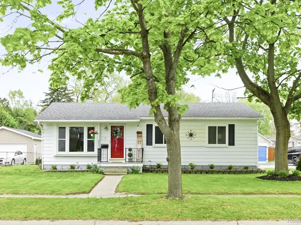 2824 Peavey St, Port Huron, MI 48060
