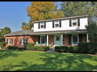 282 Robin Hill Dr, Williamsville, NY 14221