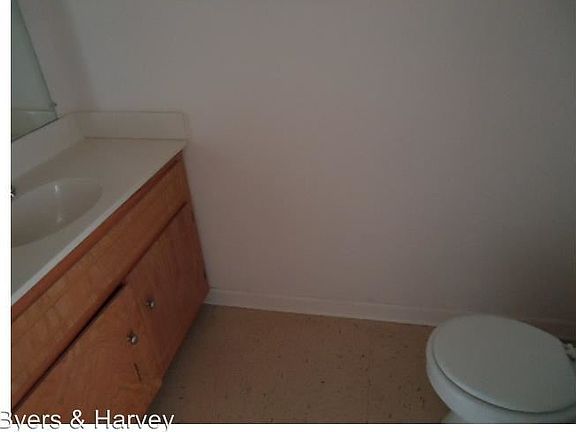 5th image of 813 Oak Arbor Ct APT 4