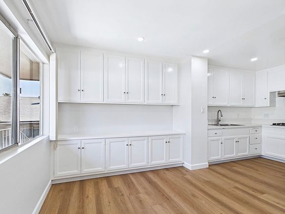 4th image of 1221 Lyndon St APT 20