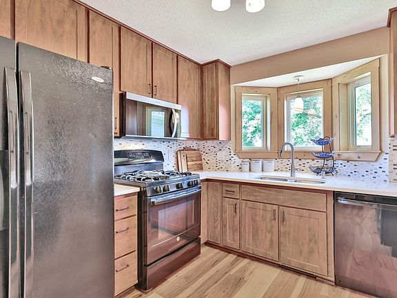 5th image of 9784 Hamlet Ave S