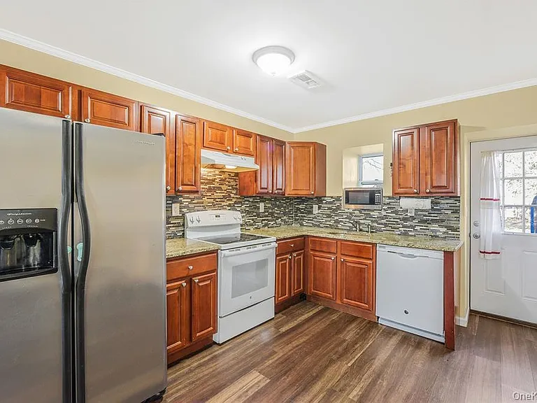 73 Cherry Ave — Photo 11