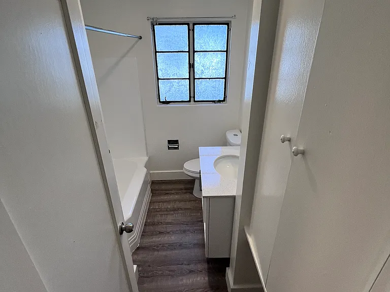 15-33 N Longfellow Ave #19 — Photo 12