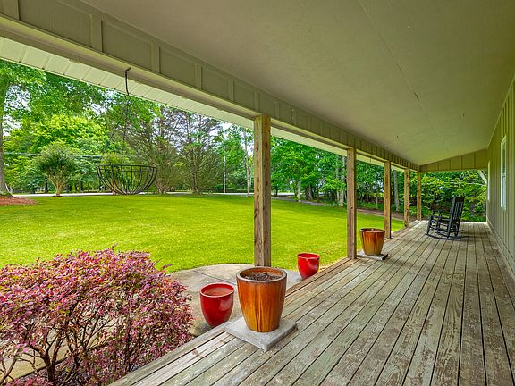 3rd image of 16417 Crestview Dr
