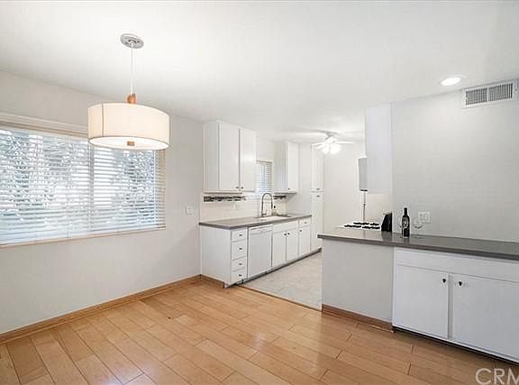 4th image of 5848 Hazeltine Ave APT 1