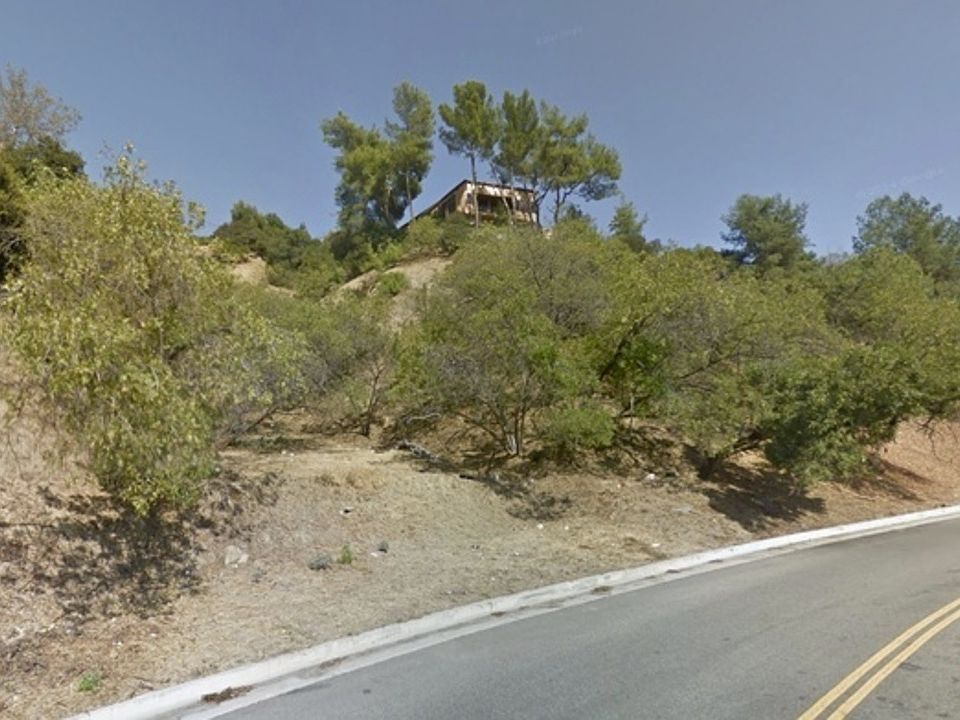 1st image of 2813 Benedict Canyon Dr