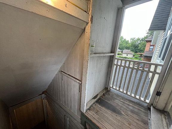 3rd image of 306 Woodward Ave APT 5