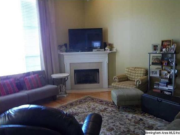 3rd image of 972 Castlemaine Ct