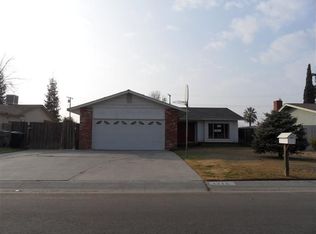 1445 W Wren Dr, Visalia, CA 93291